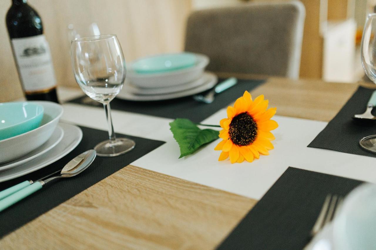 Sunflower Sombor Exterior foto